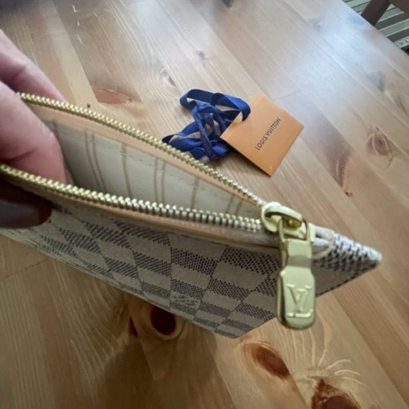 Brand New LV pouch ONLY***sold** - Picture 6 of 16